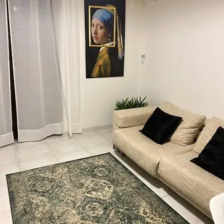 Adinhome Acicastello آتْشّي كاستيلّو