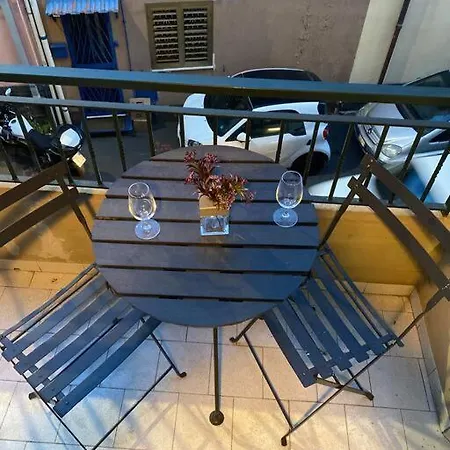 Adinhome Apartment *