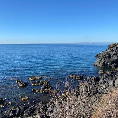 Daire Adinhome Acicastello